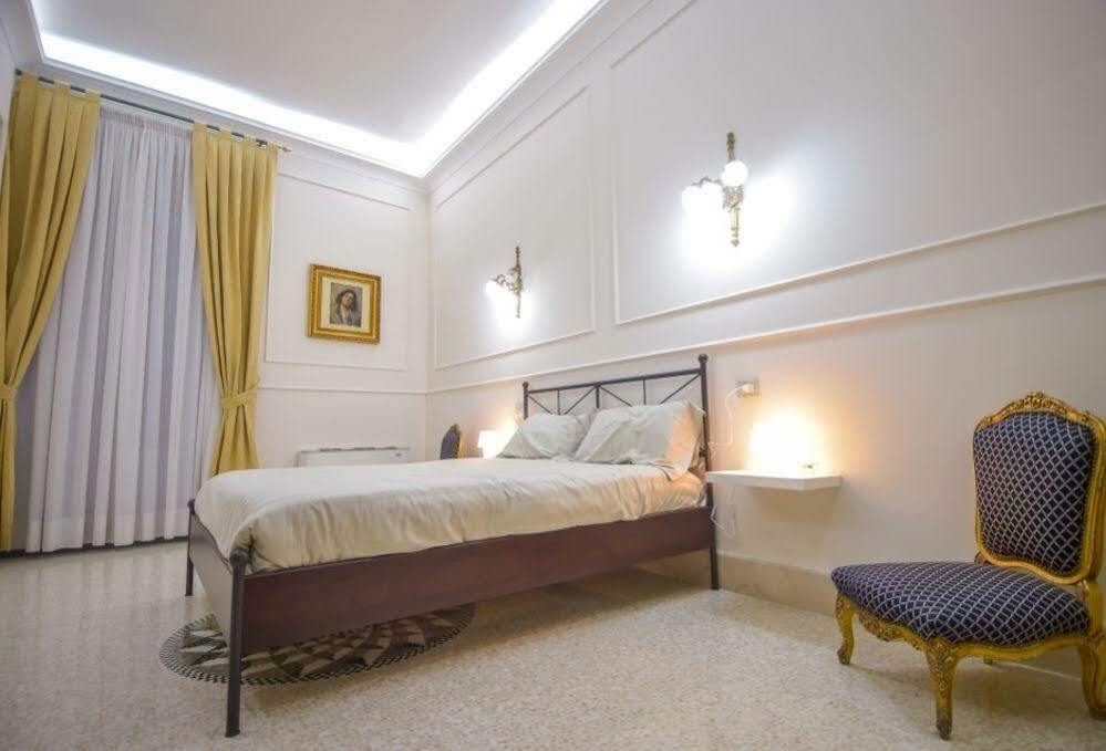 Palazzo Liguori Bed and Breakfast Cava deʼ Tirreni Exteriör bild